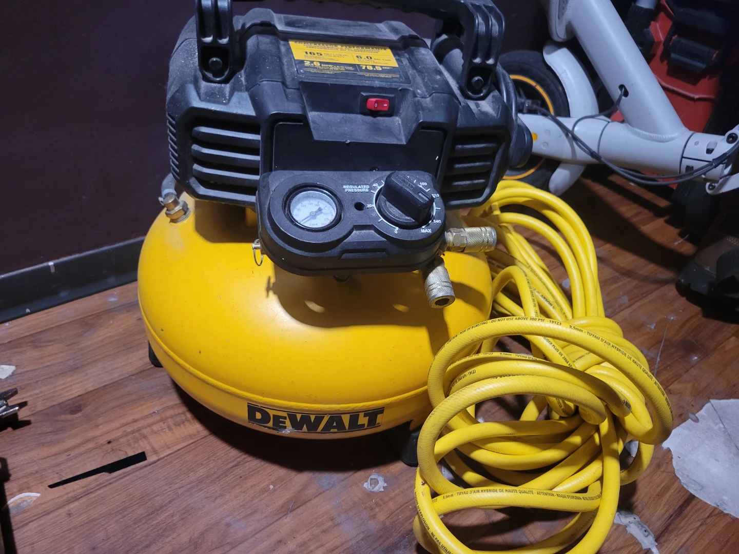 Dewalt Air compressor plus attachments - photo 4