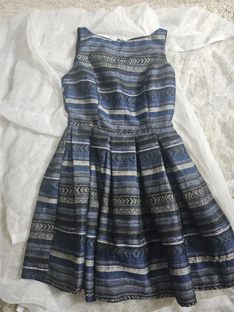 BB Dakota Dress - Size 4