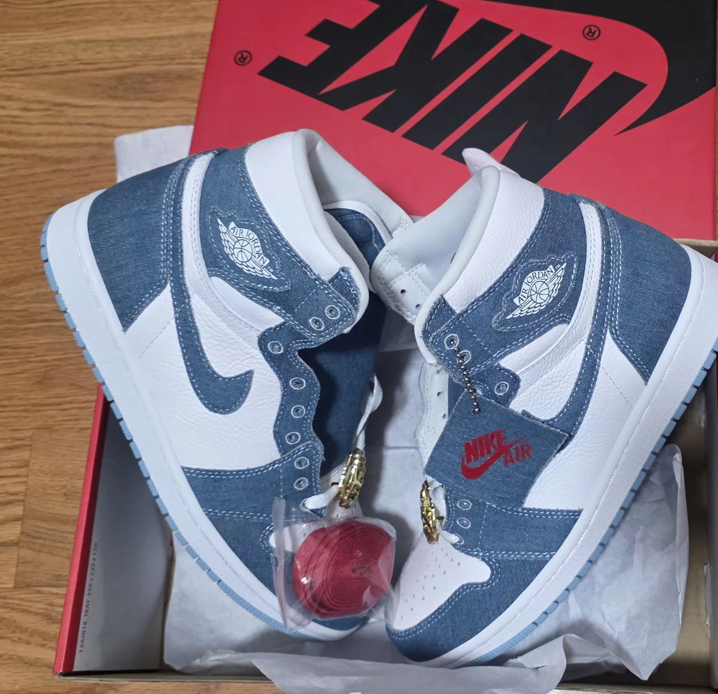 Nike Air Jordan 1 Retro High  SIZE 8 - photo 2