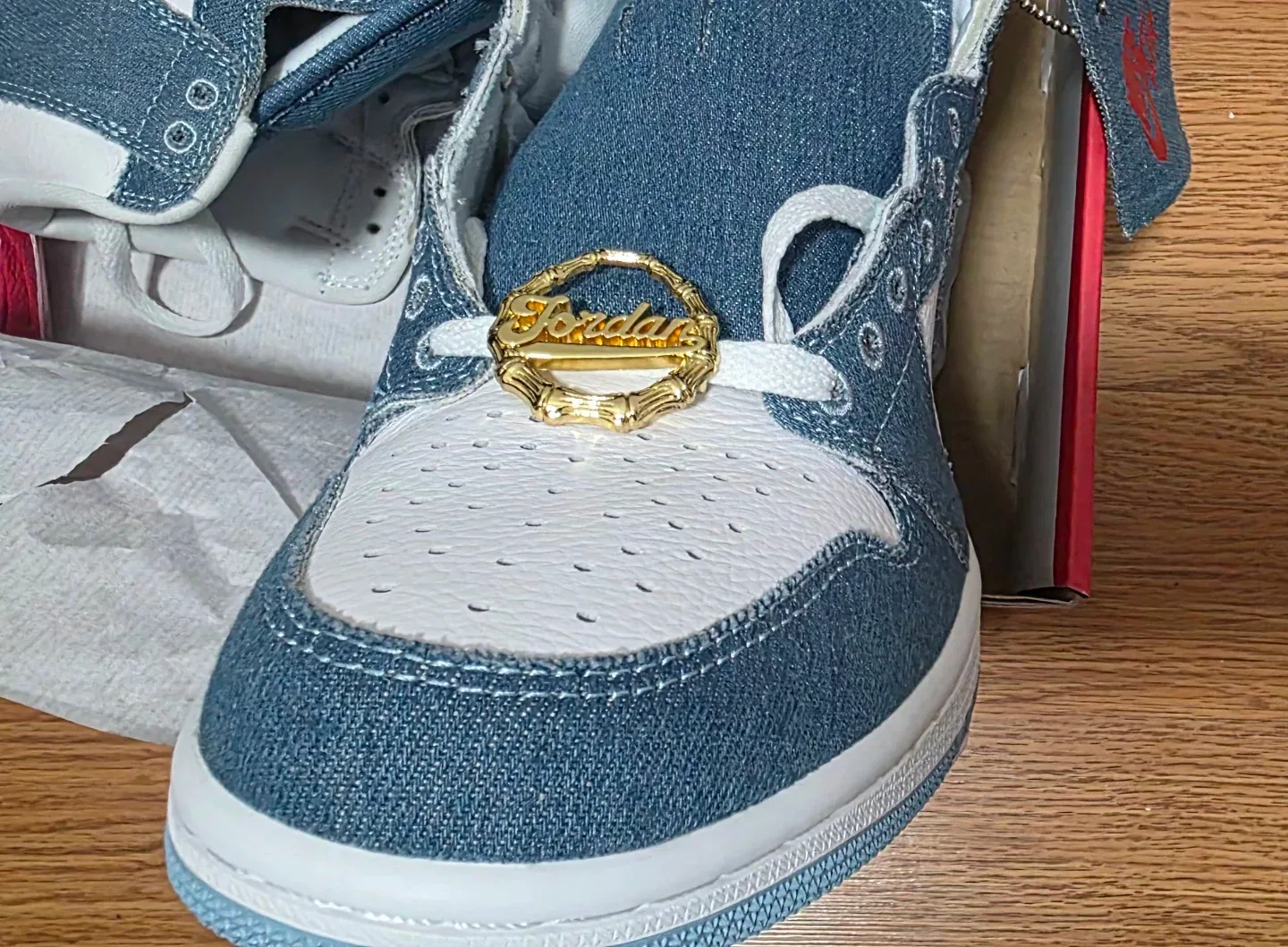 Nike Air Jordan 1 Retro High  SIZE 8 image indicator(3)