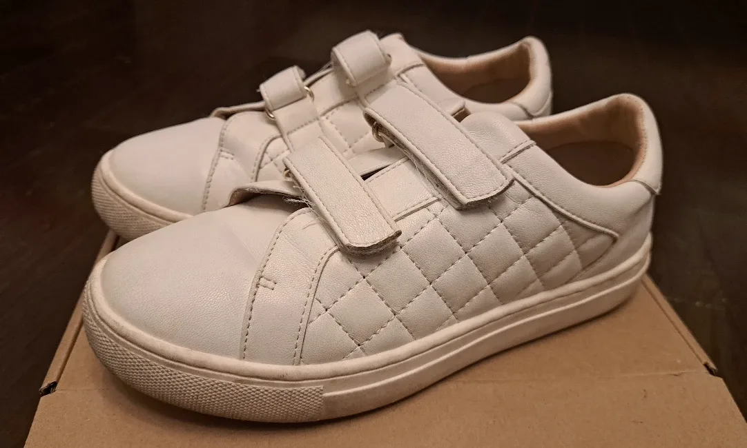 🎡 Dune London 🎡 White Leather Sneakers image indicator(3)