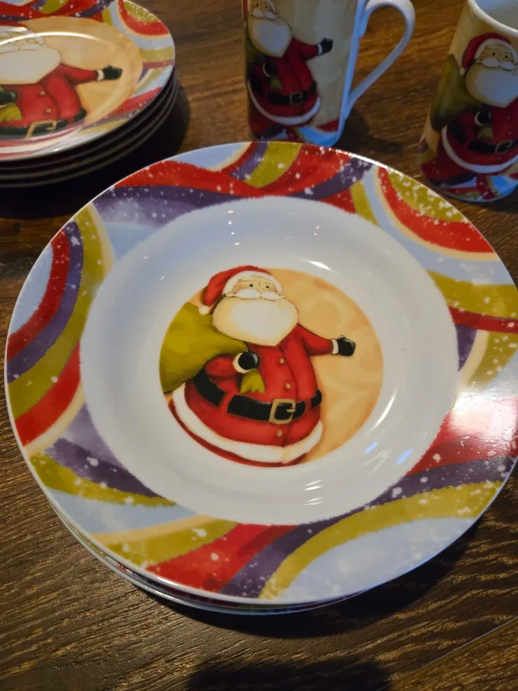 Santa Claus Themed Dinnerware Set image indicator(3)