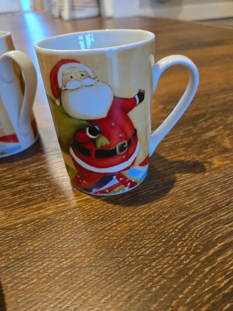 Santa Claus Themed Dinnerware Set image indicator(4)