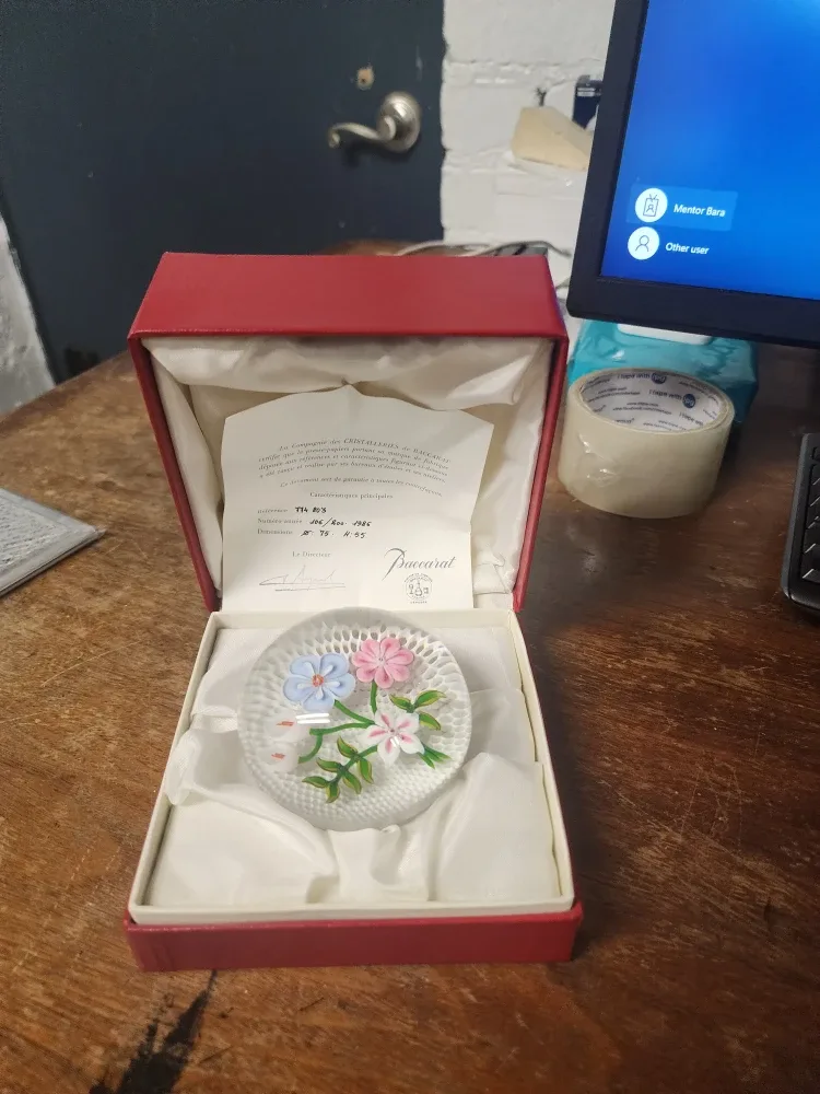 Baccarat Crystal Flower Paperweight with Box image indicator(2)