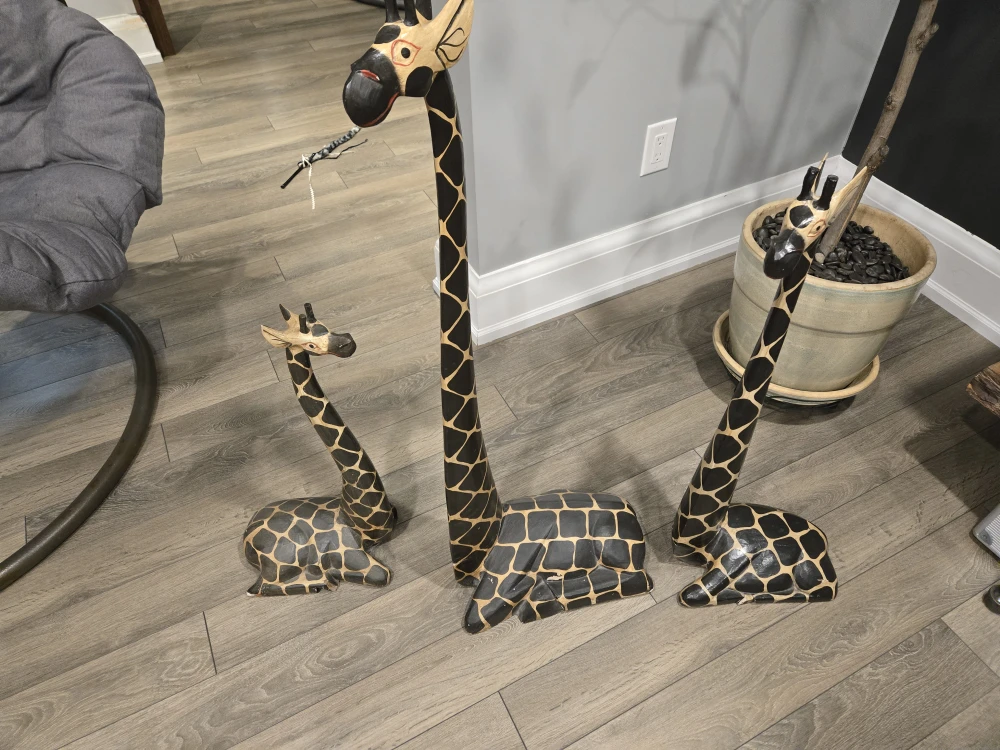 Giraffe Wood Carving Set - Home Decor