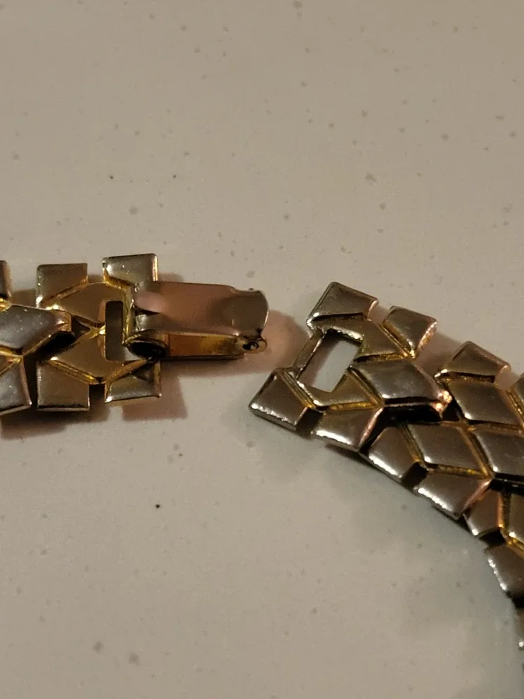 Vintage Gold Tone Necklace image indicator(3)