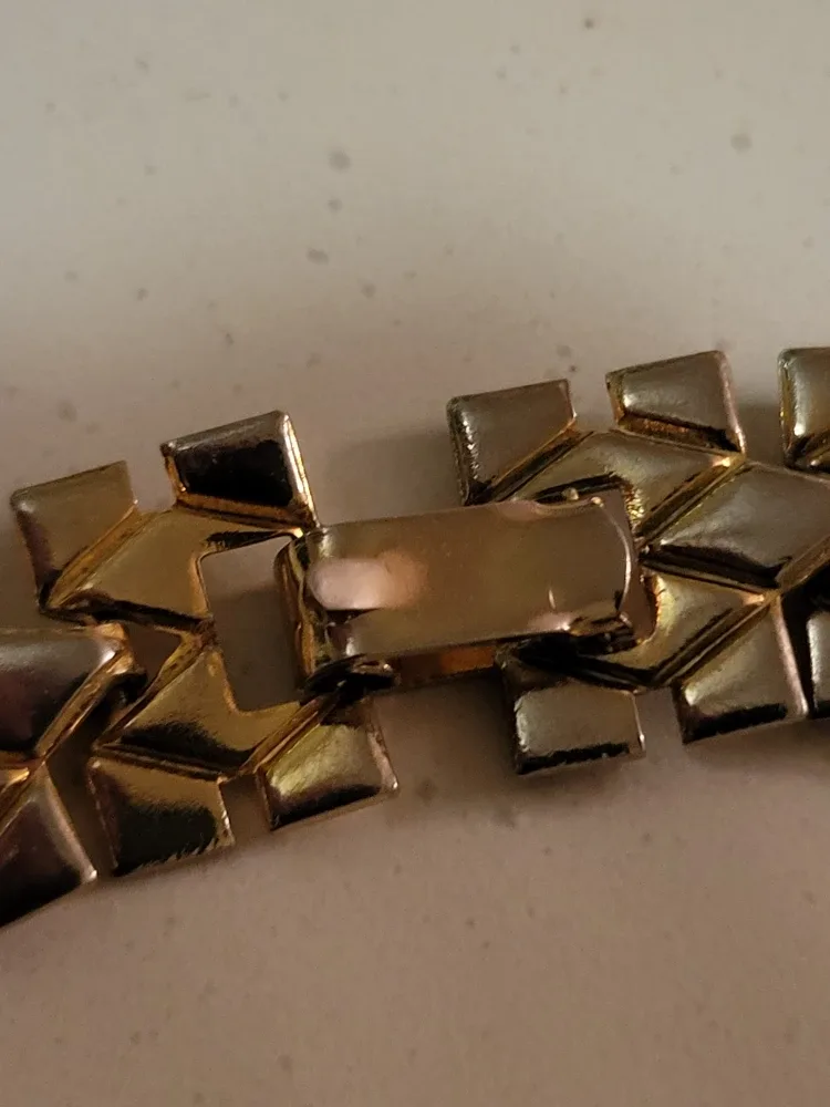 Vintage Gold Tone Necklace image indicator(4)