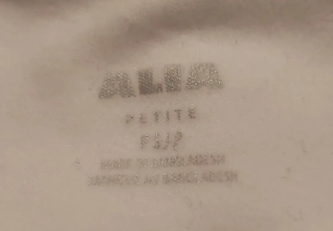 Alia Petite White T-Shirt - Size S/P image indicator(2)