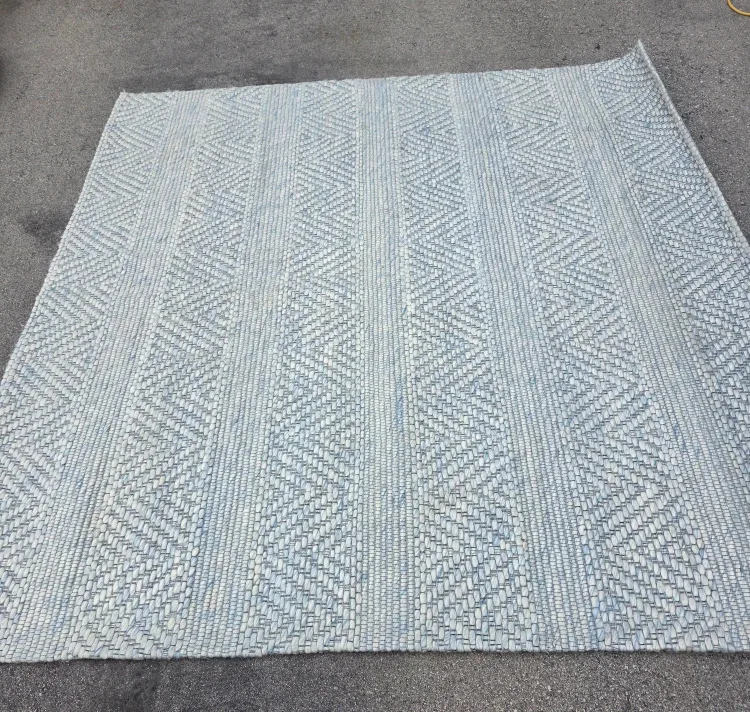 SAFAVIEH Marbella Blue Area Rug - 7’ x 7’ 100% wool image indicator(3)