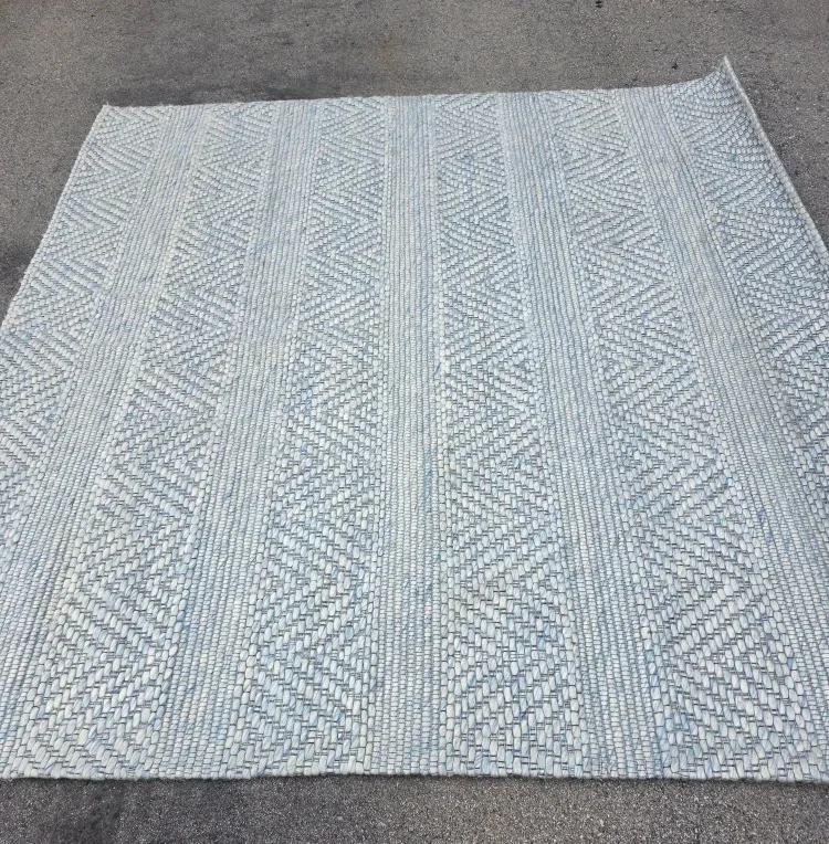 SAFAVIEH Marbella Blue Area Rug - 7’ x 7’ 100% wool image indicator(4)
