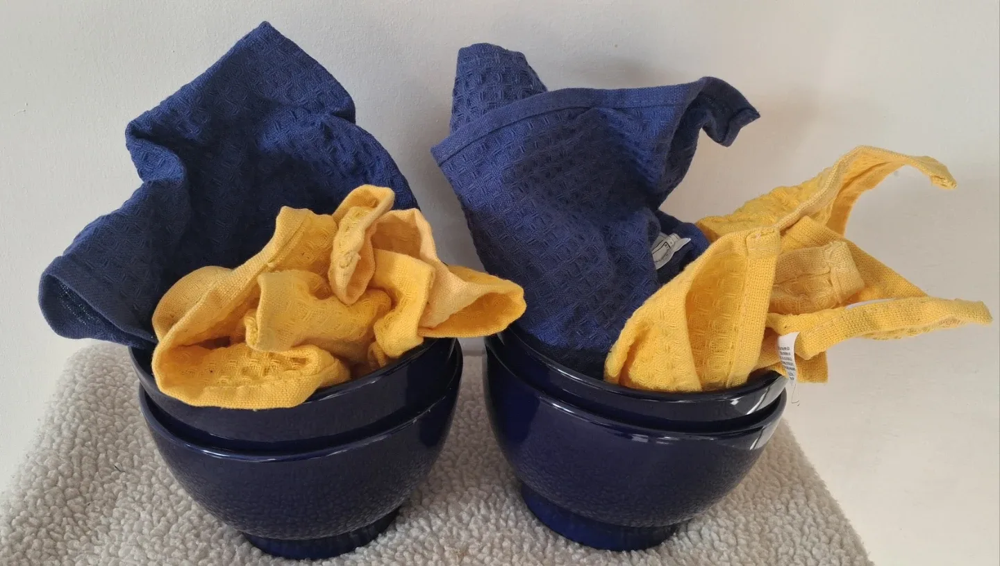 Wicker Basket with Bowls & Cloths image indicator(3)