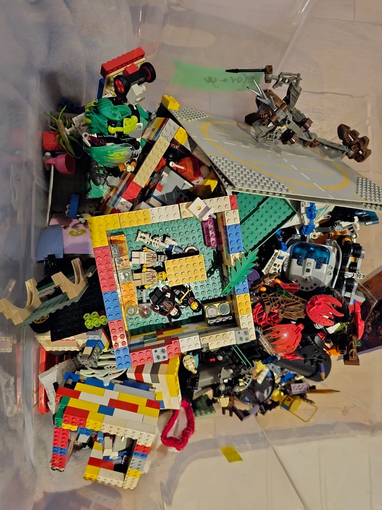 Lego Bonanza 76 litre Bin with bionicles 1970s to early 2000s image indicator(7)