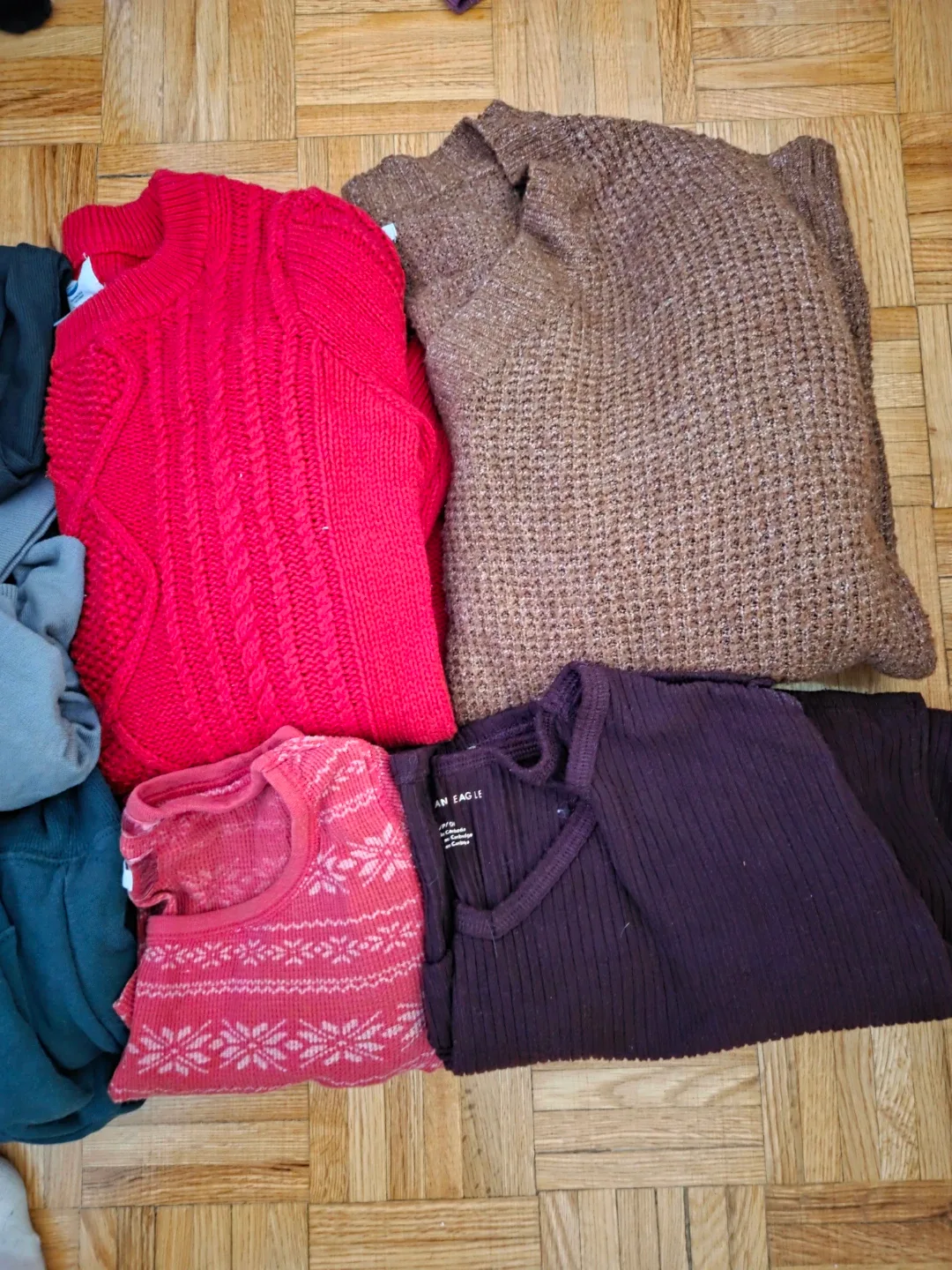 9 Ladies Assorted Sweaters Bundle image indicator(2)