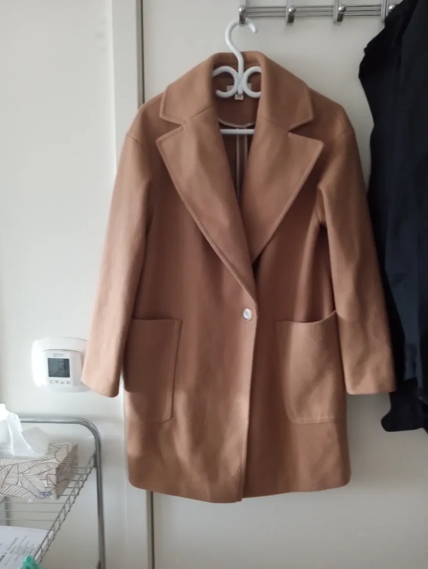Branch New coat/jacket $10, offer low cost for buyer keep it. image indicator(5)