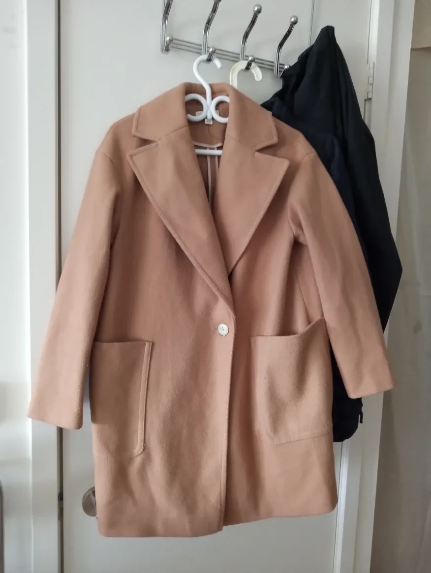 Branch New coat/jacket $10, offer low cost for buyer keep it. image indicator(6)