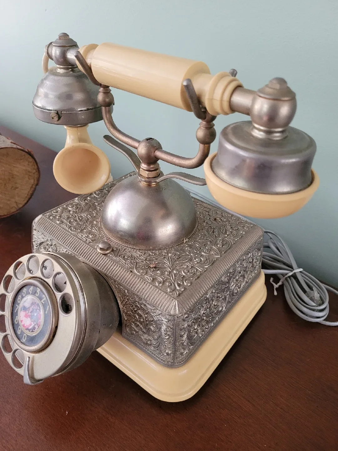 Vintage Arabesque Elegance Series Phone image indicator(2)