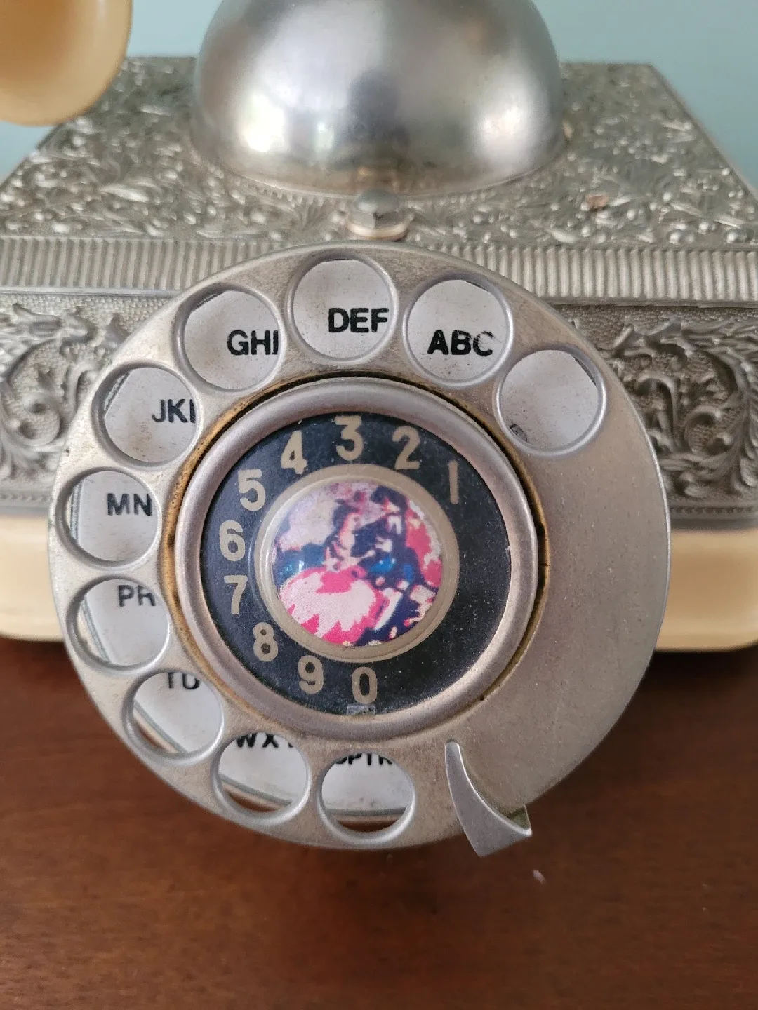 Vintage Arabesque Elegance Series Phone image indicator(3)