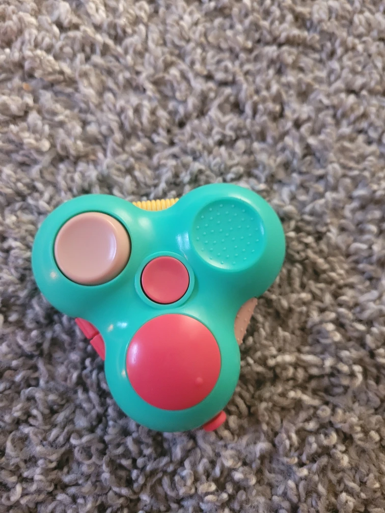 Fidget - photo 2