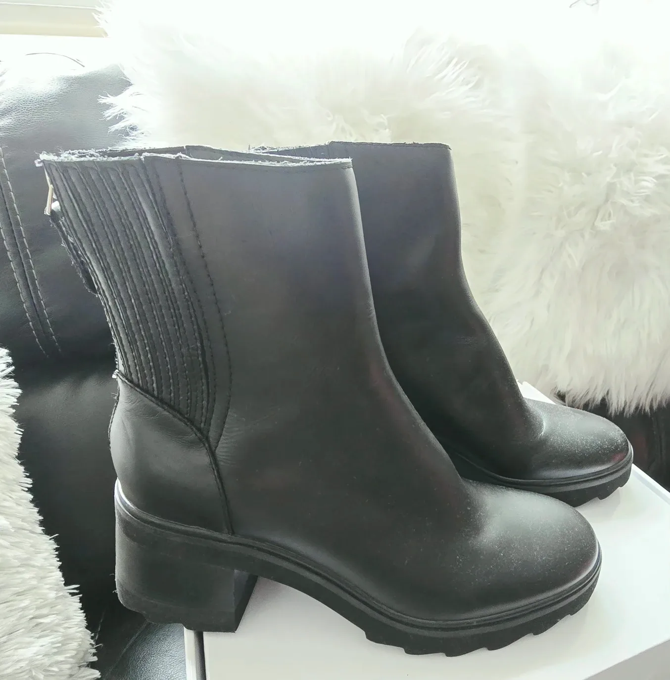 Brand new Dolce Vita Women leather boots for sale $69 image indicator(10)