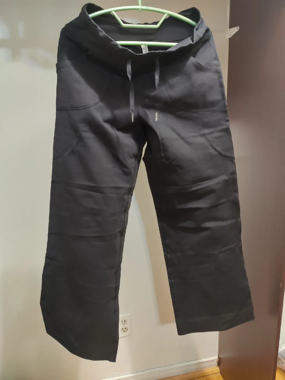 Lululemon Black Pants - Size 6 thumbnail