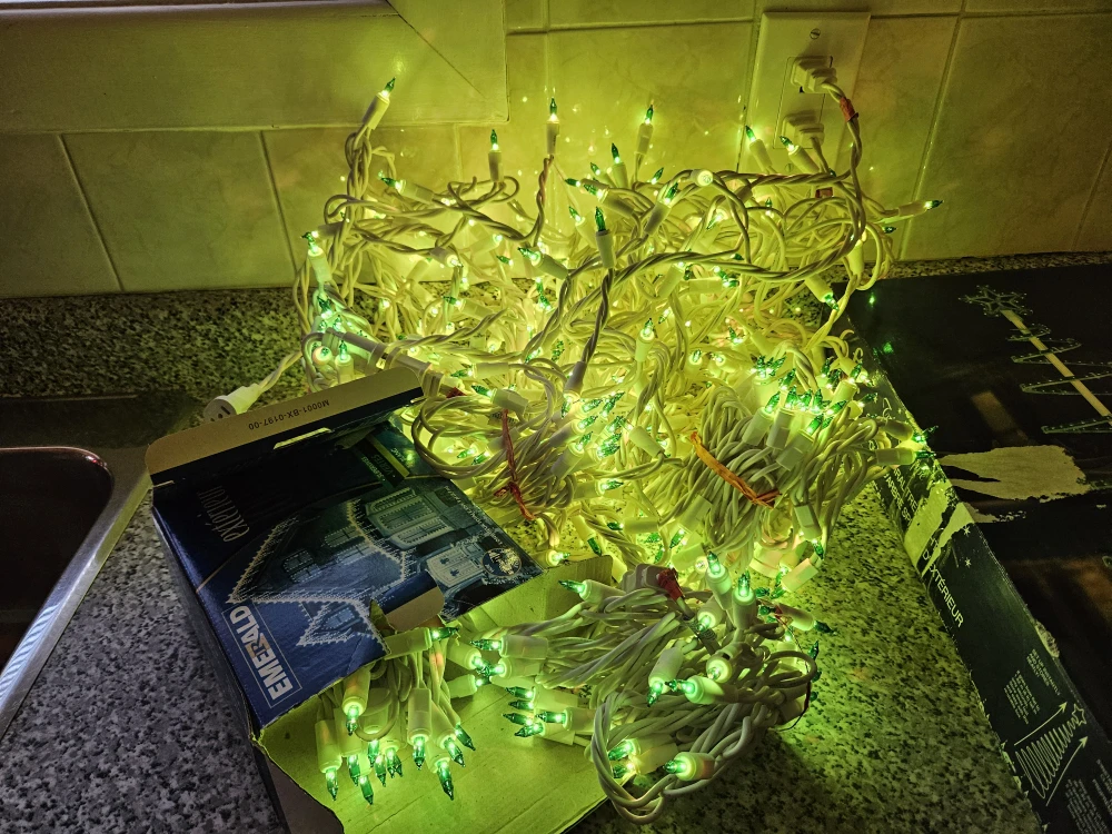 Emerald Outdoor 100 Icicle Lights - Green