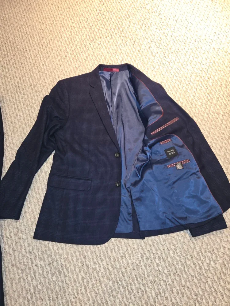 RW&CO. Tailored Fit Suit - Size 31x32