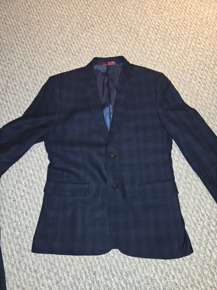 RW&CO. Tailored Fit Suit - Size 31x32 - photo 2