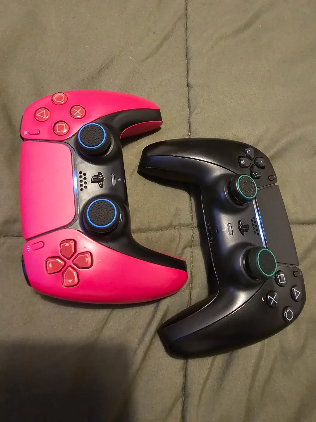 Playstation Dualsense Controller + iPhone USB & Brick image indicator(3)