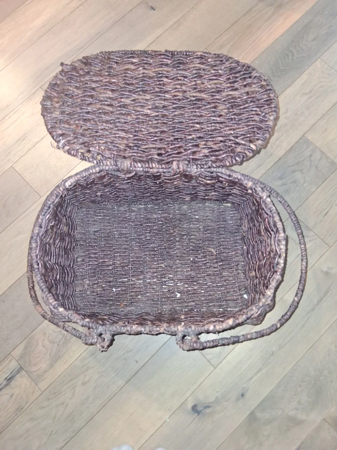 Wicker Basket with Lid image indicator(2)