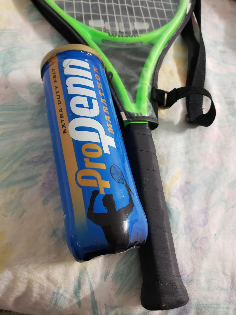 Wilson tennis racket with Pro Penn tennis balls - photo 2