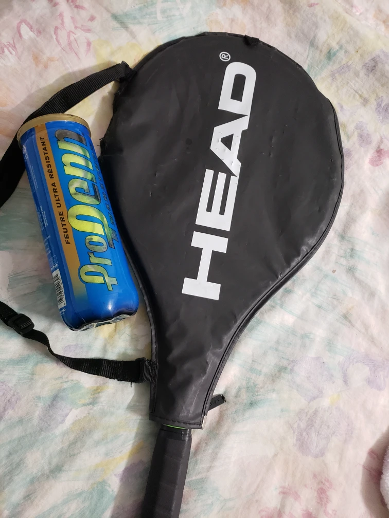 Wilson tennis racket with Pro Penn tennis balls - photo 3