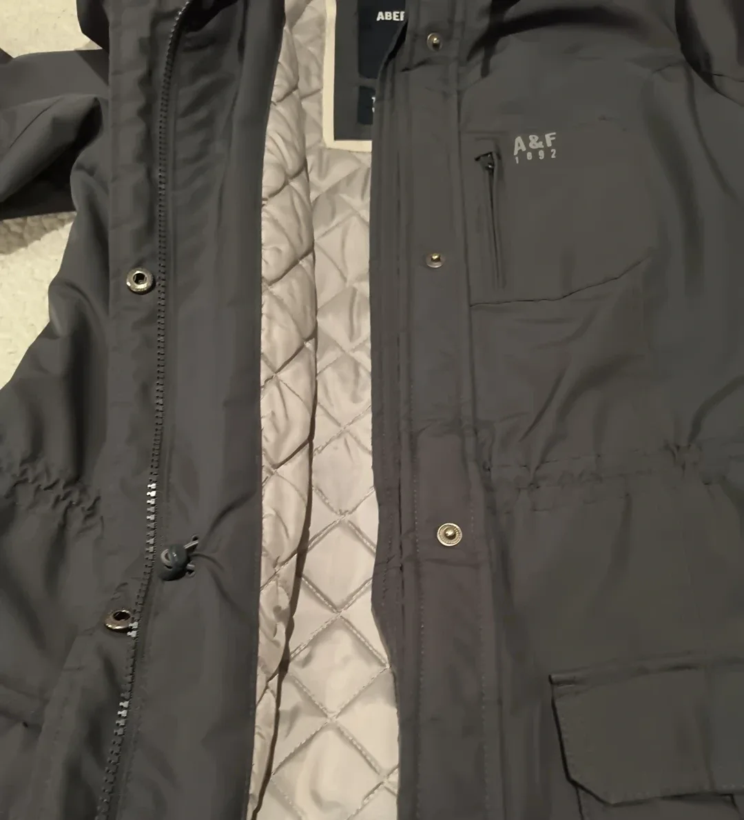 A&F 1892 Gray Winter Parka Talla L image indicator(6)