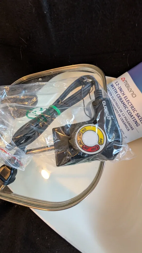 Ambiano 12-Inch Electric Skillet w/ Ceramic Coating image indicator(3)