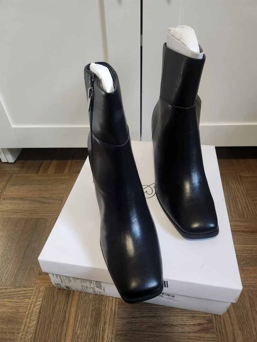 The Drop Black Ankle Boots - Size 8.5 image indicator(3)
