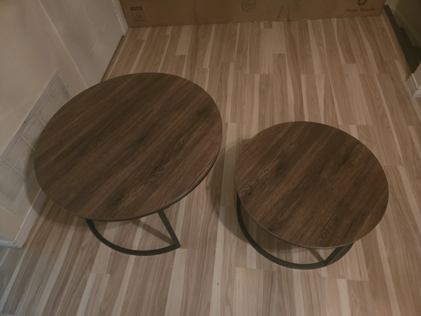 Title: Modern Round Coffee Table Set – Good Condition