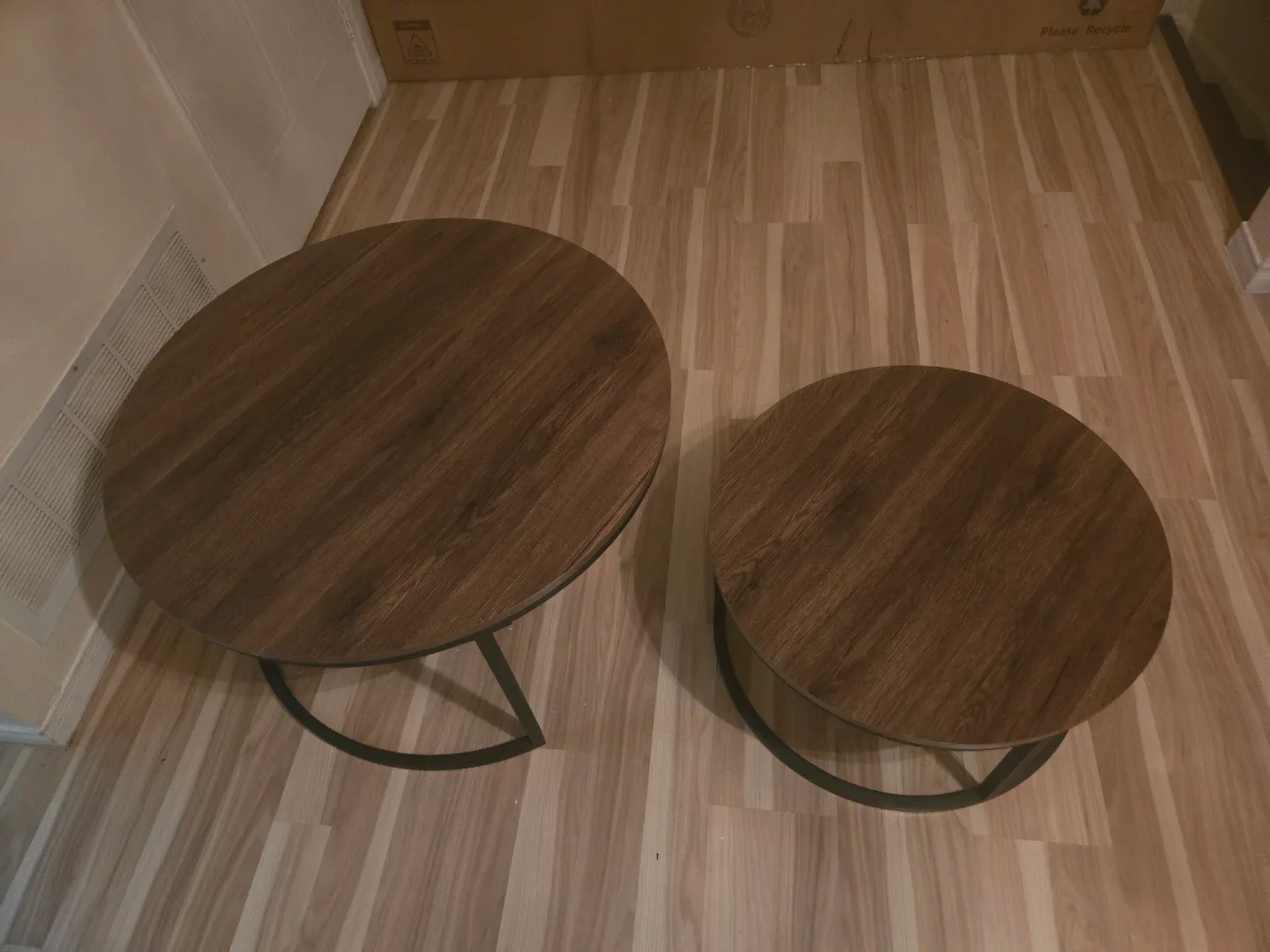 Title: Modern Round Coffee Table Set – Good Condition