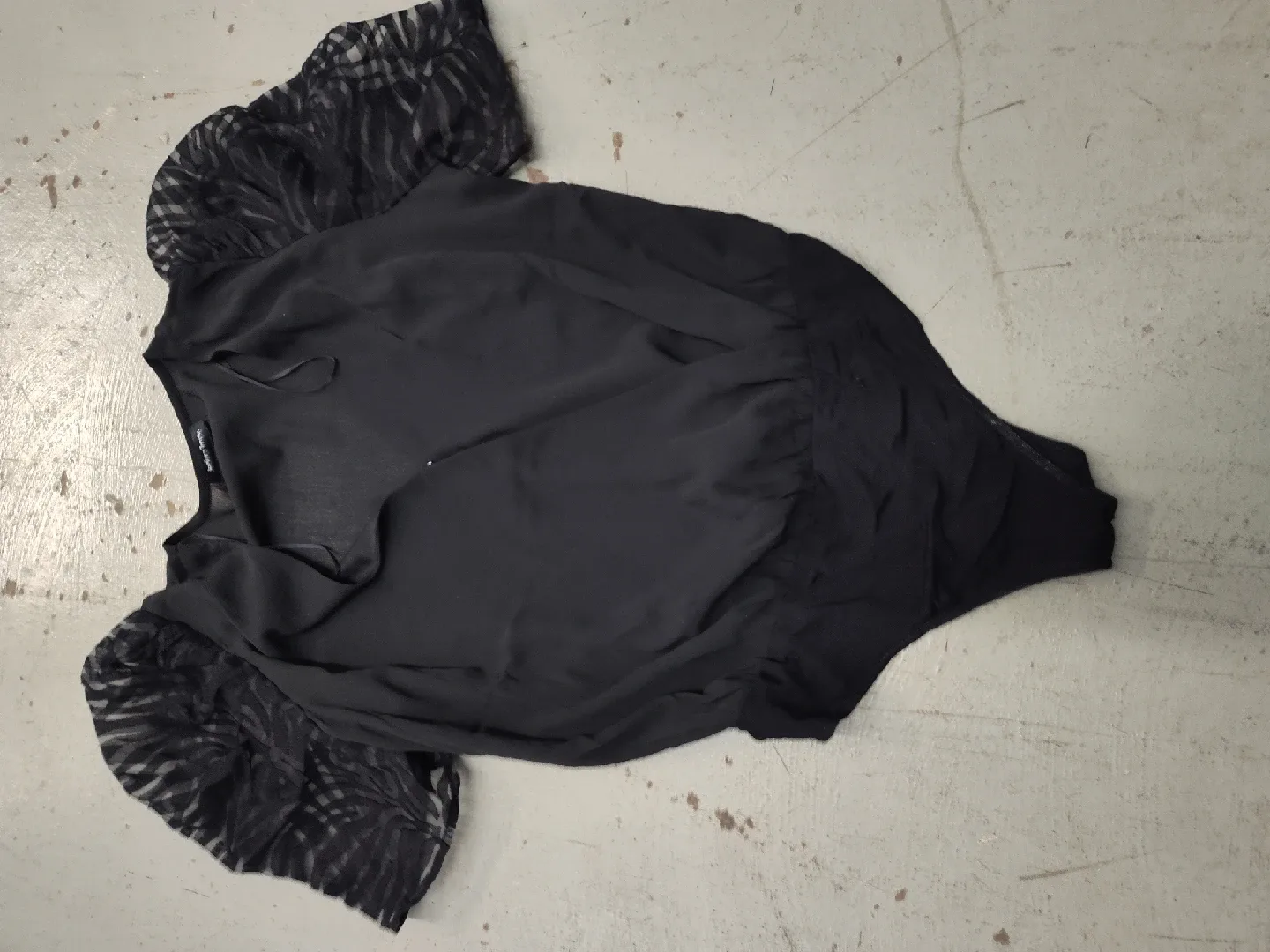 One Free Bag of Women's Clothing image indicator(6)