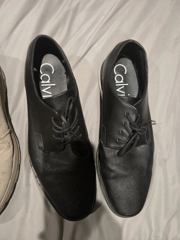 FREE DELIVERY!! Misc shoes size 10.5 $20 each or all for 60 - photo 2