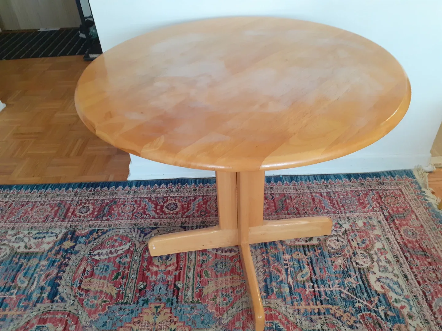 Round Wooden Dining Table image indicator(3)