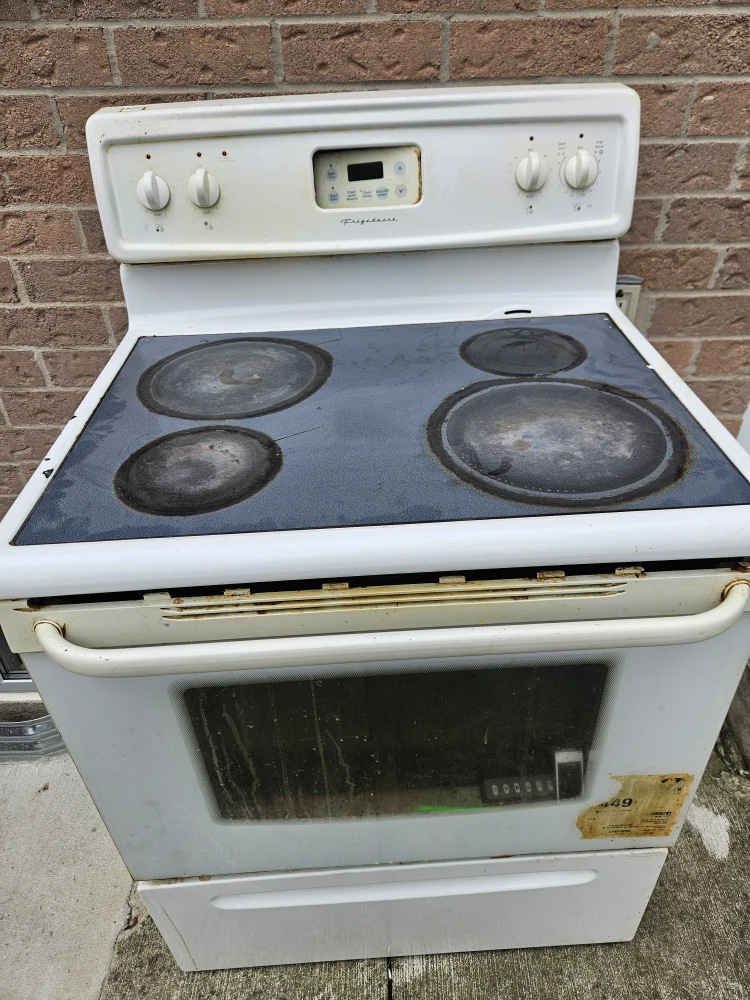 Frigidaire Electric Stove - photo 3