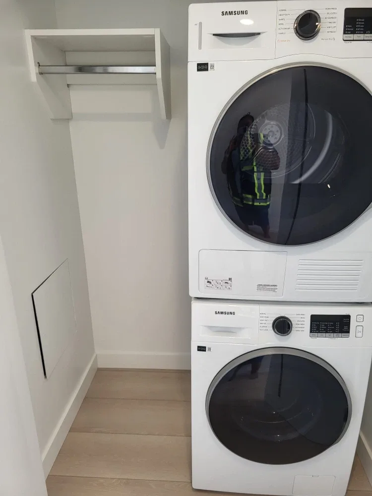 A brand new one bed with a Den  at king George station Surrey image indicator(2)