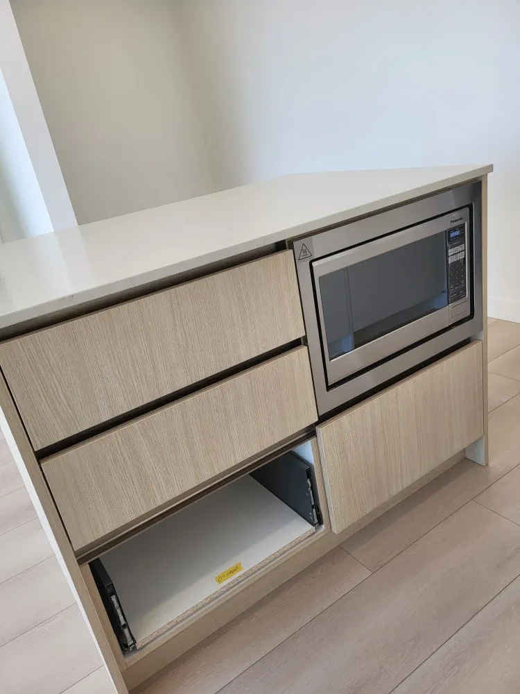 A brand new one bed with a Den  at king George station Surrey image indicator(6)