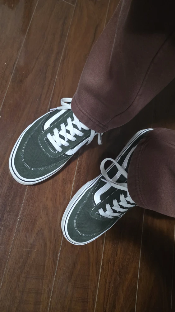 Vans Court Skate Shoes - Size 9.5 US