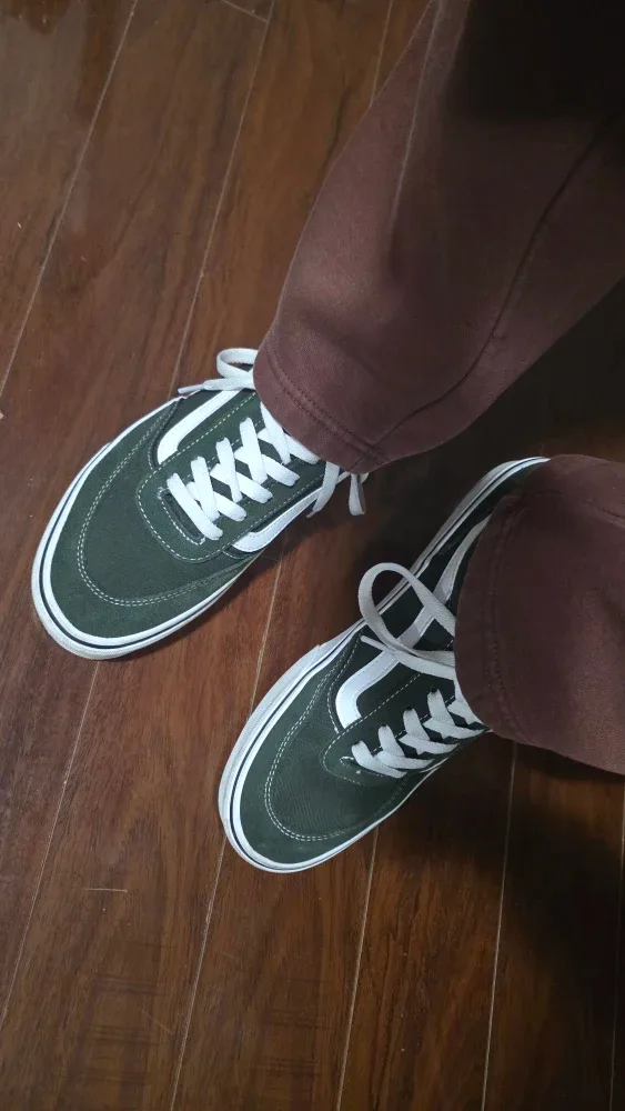 Vans Court Skate Shoes - Size 9.5 US