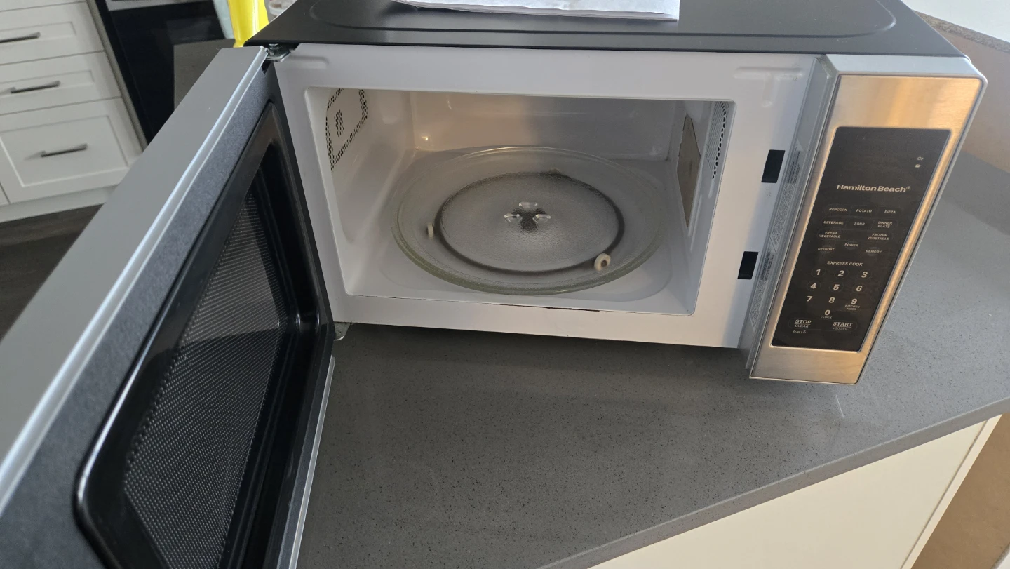 Hamilton Beach Microwave Oven - photo 3