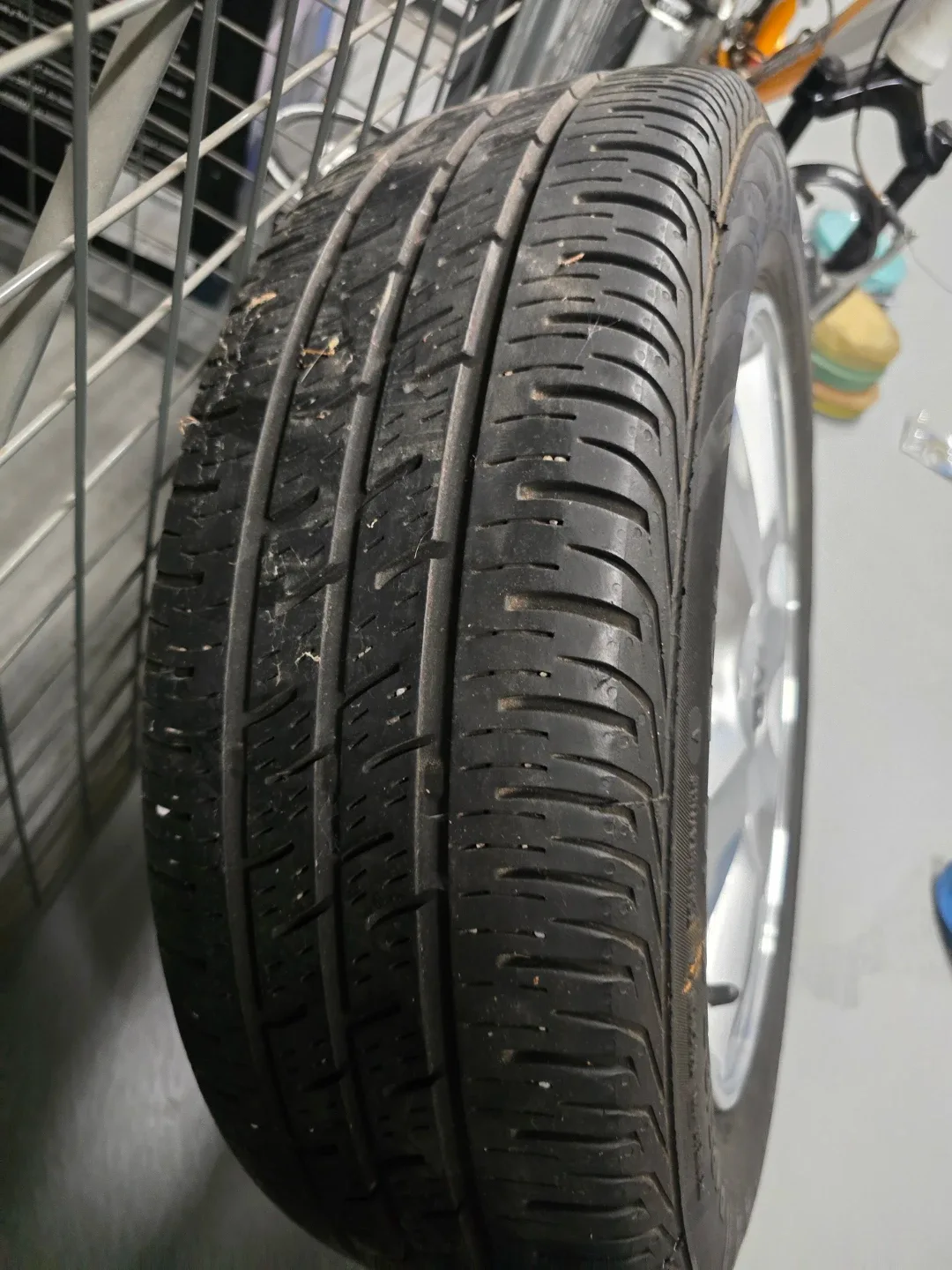 Nissan Wheel with Continental Tire 185/65R15 image indicator(10)