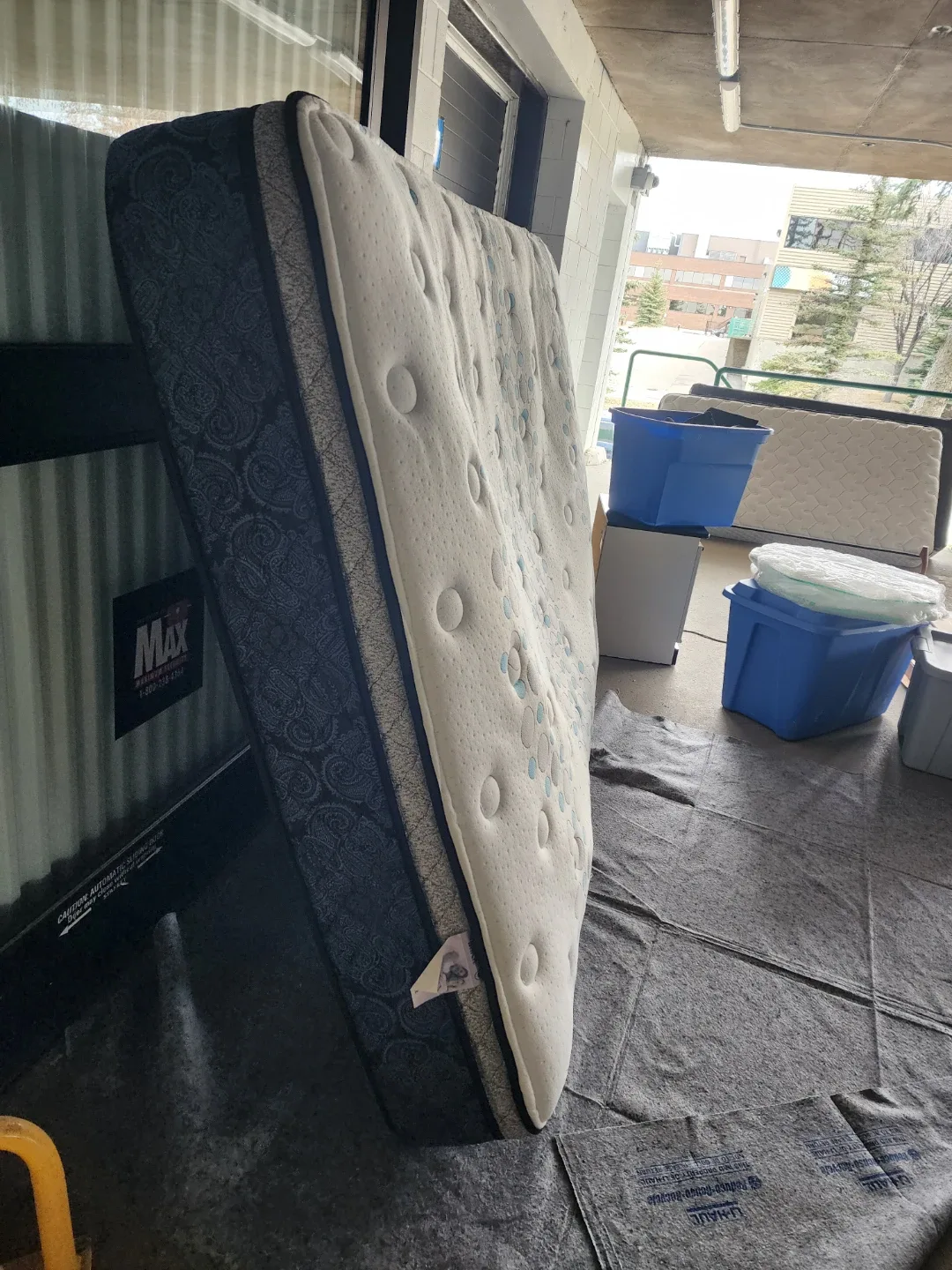 Queen size Mattress - Good Condition image indicator(2)