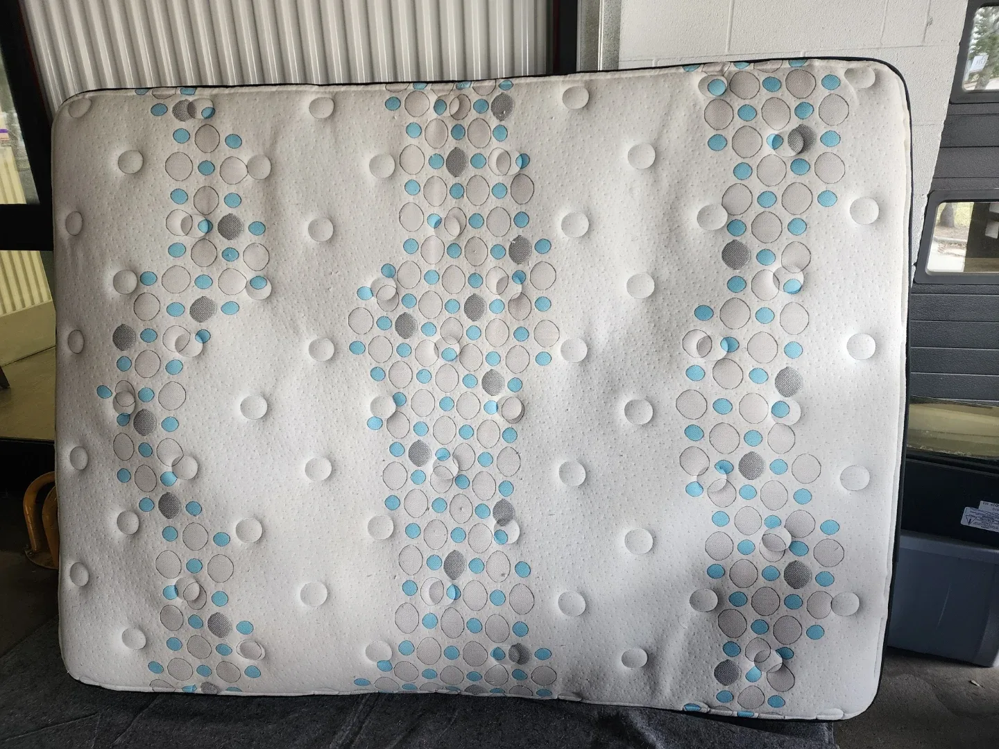 Queen size Mattress - Good Condition image indicator(3)