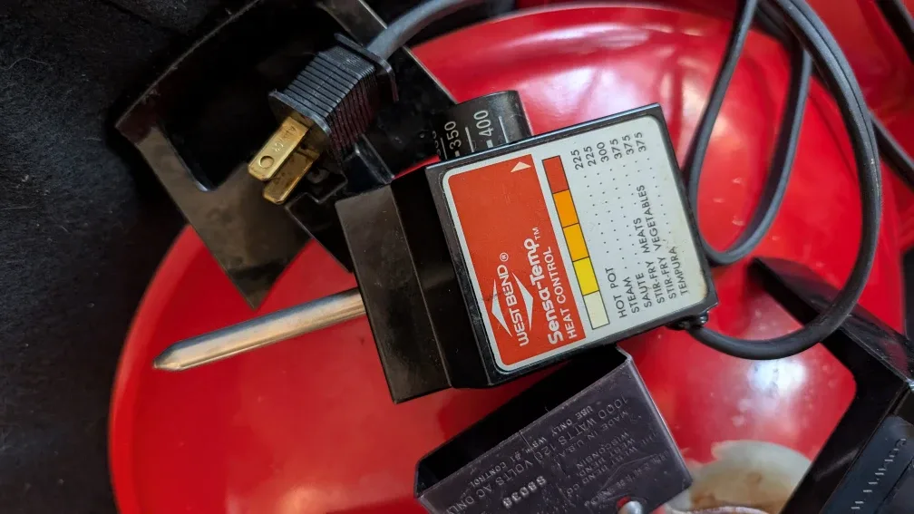 West Bend SenSa-Temp Electric Wok image indicator(5)