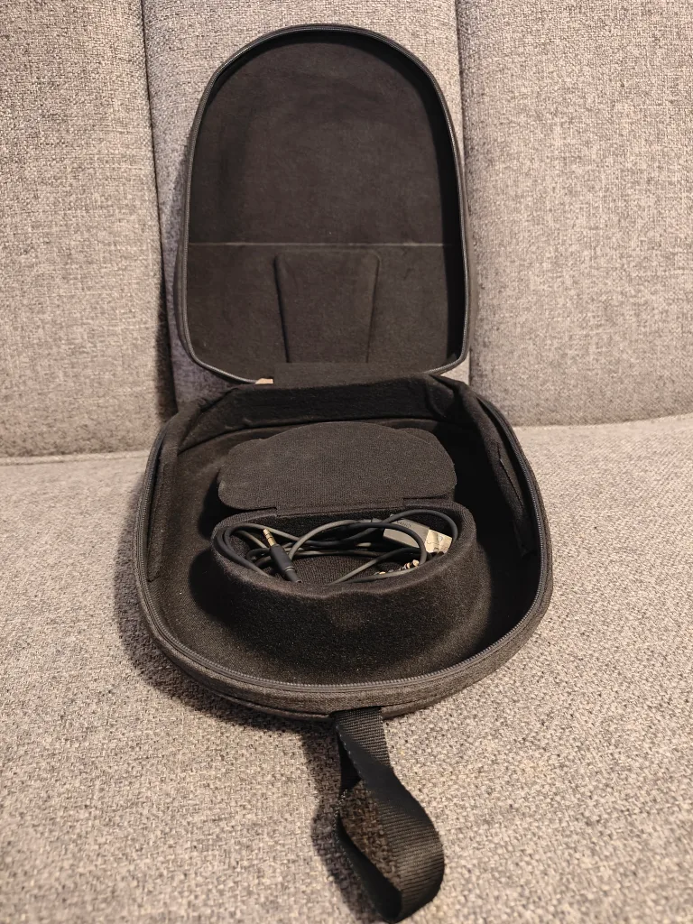Sony WH-1000xm5 Headphones Carrying Case - Black image indicator(4)